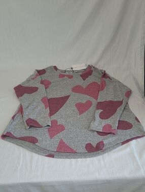 NWT Chelsea & Theodore Gray Pullover with Pink Heart Print